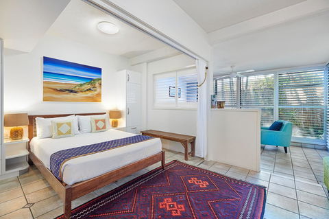 Julians Apartments - Accommodation Guide 6