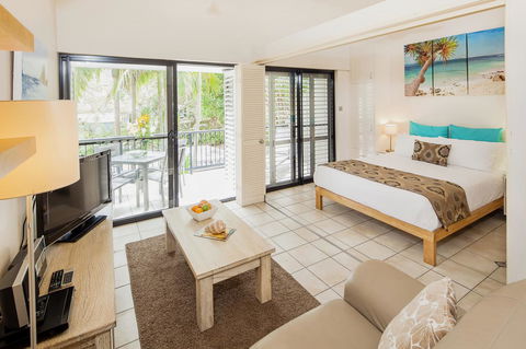 Julians Apartments - Accommodation Guide 12