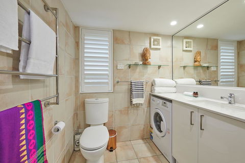 Julians Apartments - Accommodation Guide 9