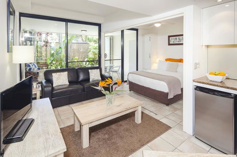 Julians Apartments - Accommodation Guide 35