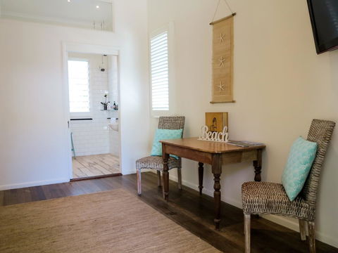 Cove Studios - Accommodation Guide 9
