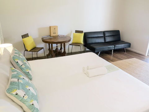 Cove Studios - Accommodation Guide 13