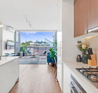 Large Light Luxe 3BDR 2BA Free Parking - walk to Sydney Uni and RPA
