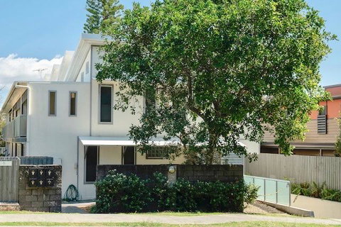 Hastings By The Sea - Accommodation Guide 14