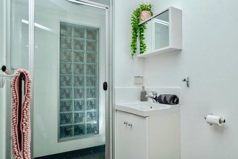 Hastings By The Sea - Accommodation Guide 17