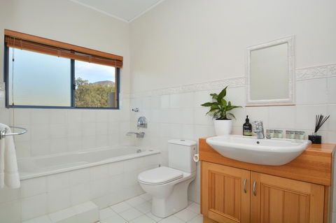 JE Guesthouse, Central To All The Hunter Valley Has To Offer - Accommodation Asia 23