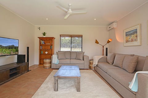 JE Guesthouse, Central To All The Hunter Valley Has To Offer - Accommodation Asia 3
