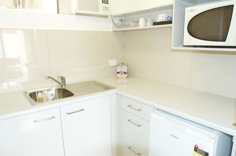 Hibiscus Motel - Accommodation Guide 12