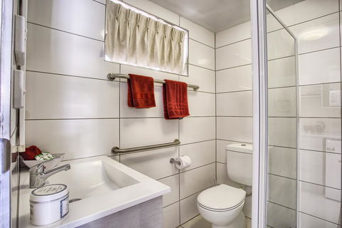 Hibiscus Motel - Accommodation Guide 34