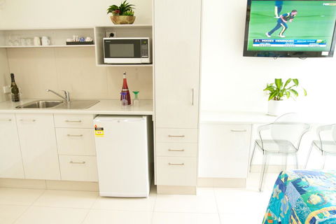 Hibiscus Motel - Accommodation Guide 3