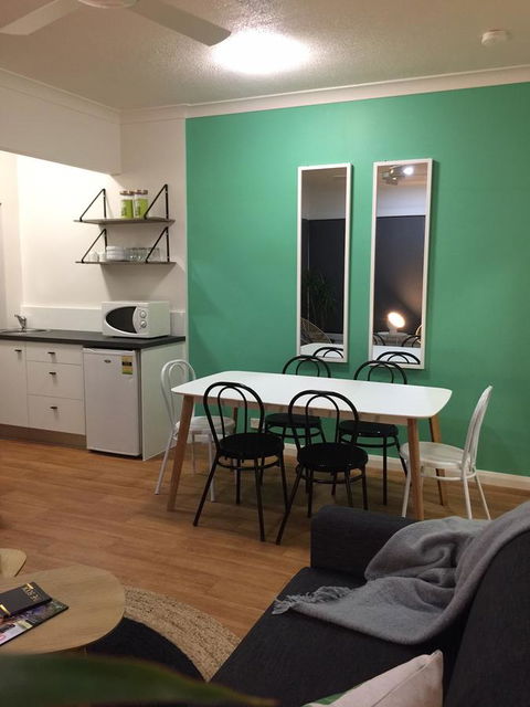 Hibiscus Motel - Accommodation Guide 18