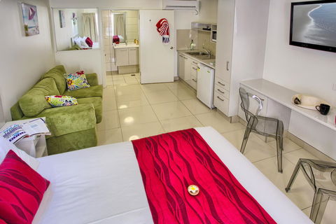 Hibiscus Motel - Accommodation Guide 37