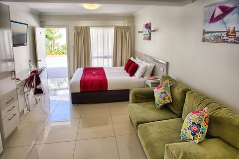 Hibiscus Motel - Accommodation Guide 38