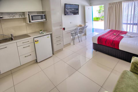 Hibiscus Motel - Accommodation Guide 36