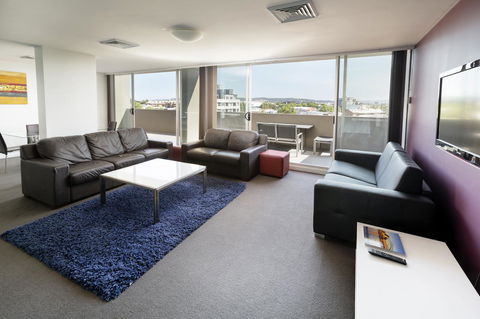 Honeysuckle Executive Apartments - Accommodation Asia 40