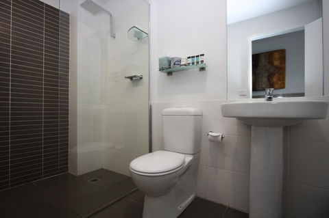 Honeysuckle Executive Apartments - Accommodation Asia 22