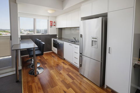 Honeysuckle Executive Apartments - Accommodation Asia 4