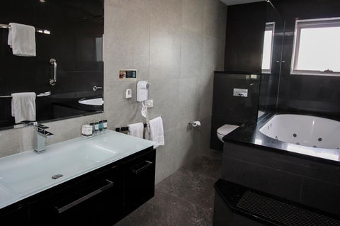 Honeysuckle Executive Apartments - Accommodation Asia 39