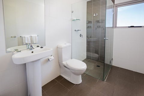 Honeysuckle Executive Apartments - Accommodation Asia 26