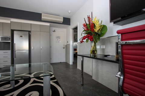 Honeysuckle Executive Apartments - Accommodation Asia 15
