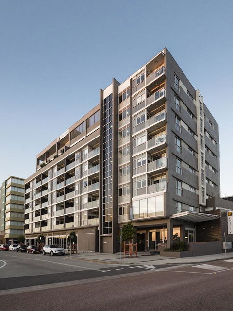 Honeysuckle Executive Apartments - Accommodation Asia 37