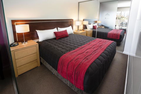 Honeysuckle Executive Apartments - Accommodation Asia 27