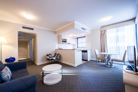 Seasons Harbour Plaza - Accommodation Guide 35