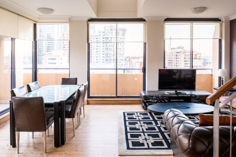 Seasons Harbour Plaza - Accommodation Guide 8