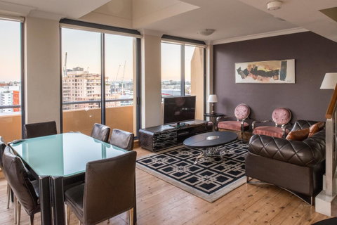 Seasons Harbour Plaza - Accommodation Guide 13