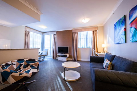 Seasons Harbour Plaza - Accommodation Guide 29
