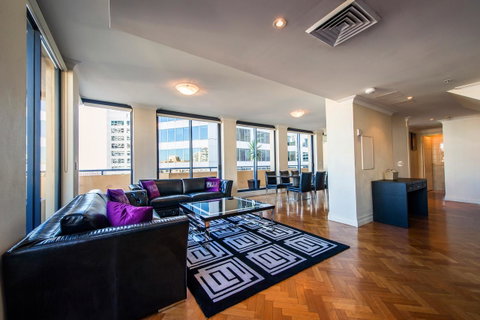 Seasons Harbour Plaza - Accommodation Guide 26