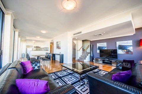 Seasons Harbour Plaza - Accommodation Guide 28