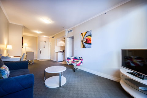Seasons Harbour Plaza - Accommodation Guide 27