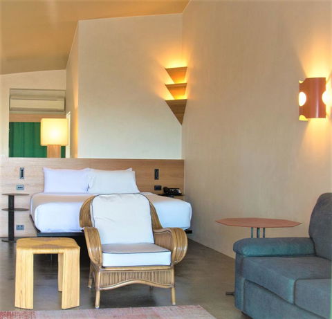 Beach Hotel Resort - Accommodation Guide 9
