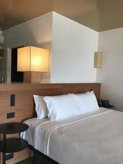 Beach Hotel Resort - Accommodation Guide 23