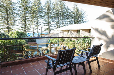 Beach Hotel Resort - Accommodation Guide 2