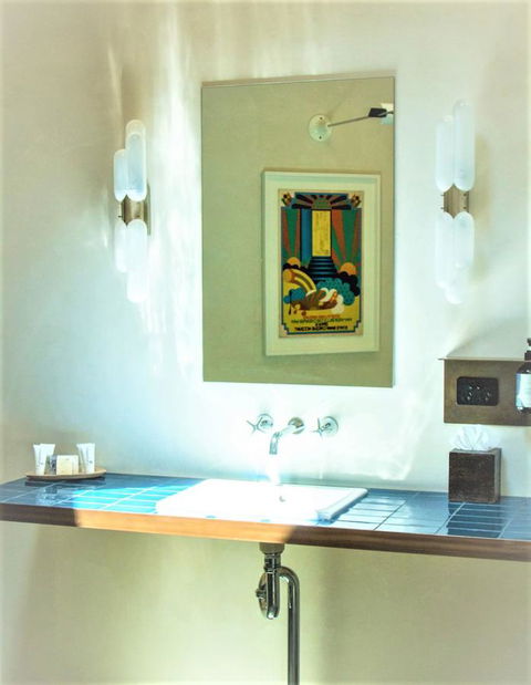 Beach Hotel Resort - Accommodation Guide 7