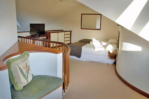 Beach Hotel Resort - Accommodation Guide 28