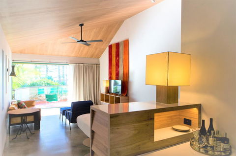 Beach Hotel Resort - Accommodation Guide 3