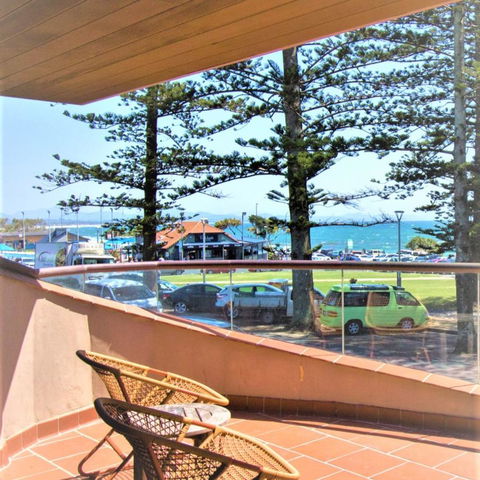 Beach Hotel Resort - Accommodation Guide 18