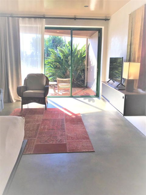 Beach Hotel Resort - Accommodation Guide 12
