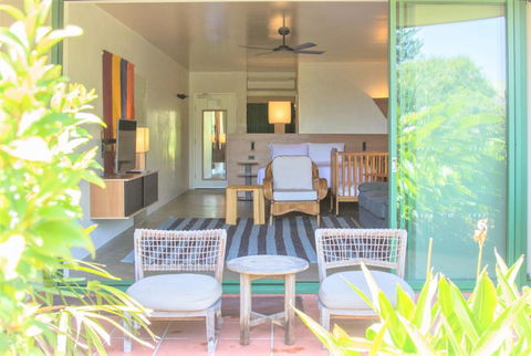 Beach Hotel Resort - Accommodation Guide 11