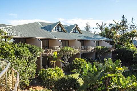 Beach Hotel Resort - Accommodation Guide 10