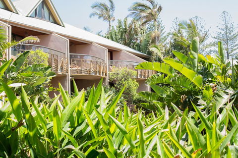 Beach Hotel Resort - Accommodation Guide 4