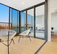 Brand New 3 Bedrooms Apt with Waterfront View - Accommodation Asia