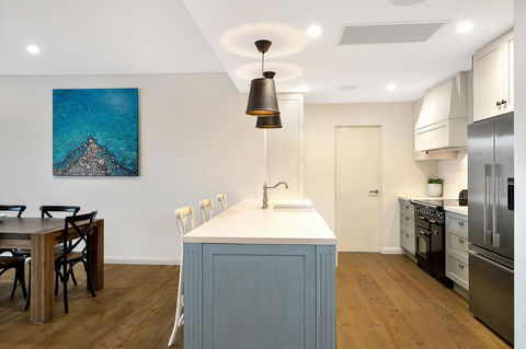 Belle Vue- Penthouse At Black Beach - Accommodation Asia 6