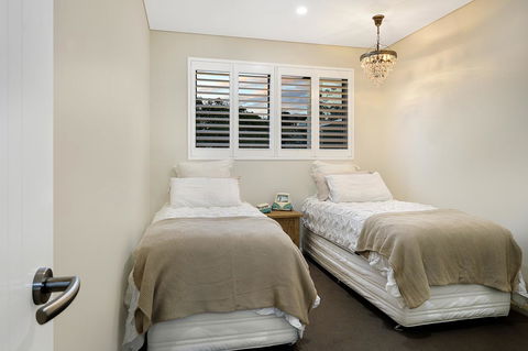 Belle Vue- Penthouse At Black Beach - Accommodation Asia 13