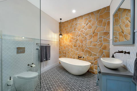 Belle Vue- Penthouse At Black Beach - Accommodation Asia 10