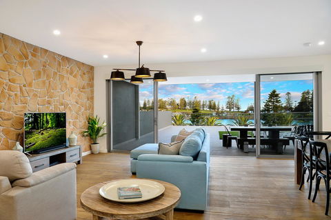 Belle Vue- Penthouse At Black Beach - Accommodation Asia 1