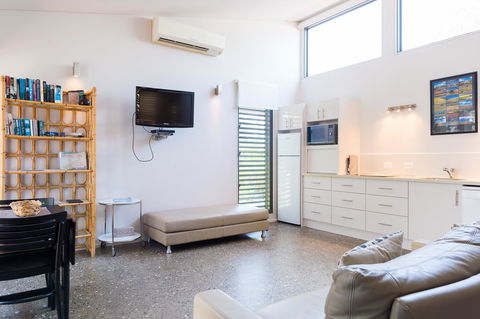 By The Beach B&B Self Contained Apartments - Accommodation China 9
